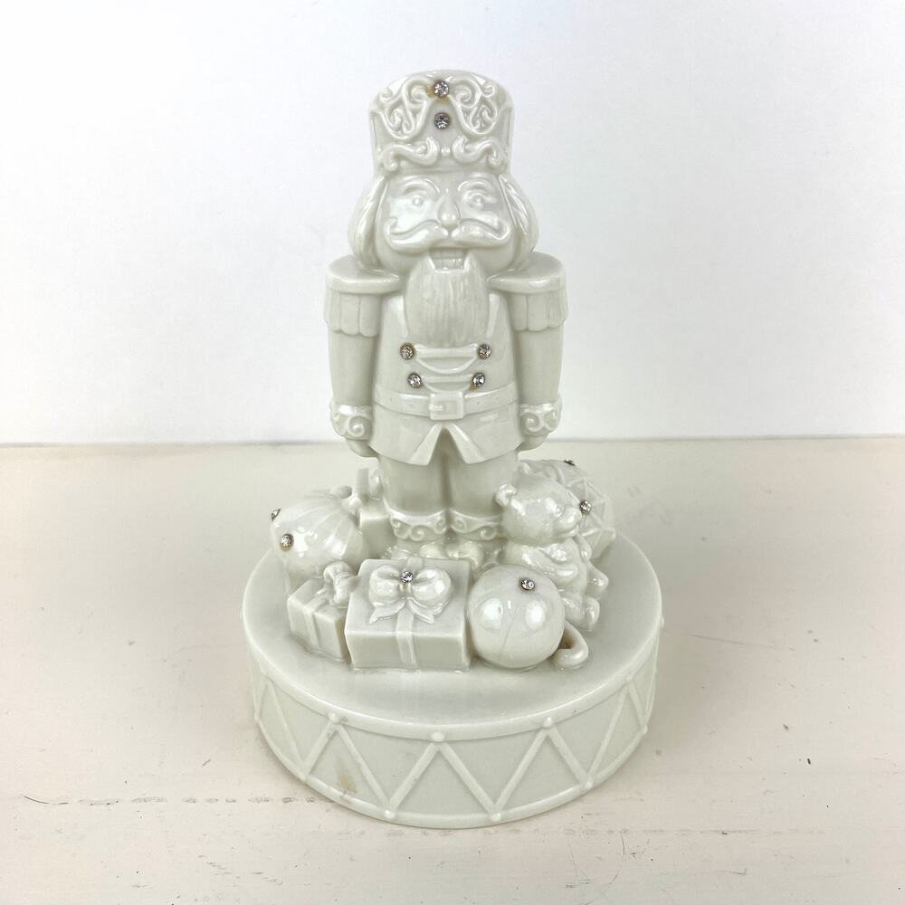 Sankyo Nutcracker Soldier Music Box Deck The Halls